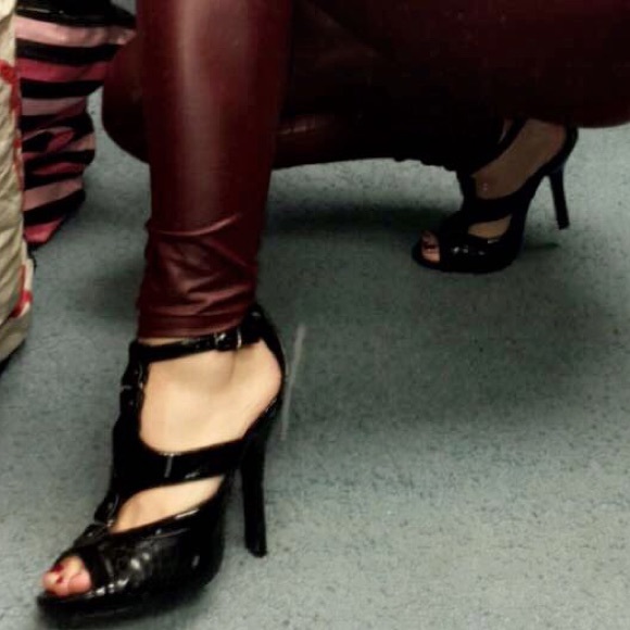 🖤 Sexy, Strappy, black heels - Picture 5 of 7